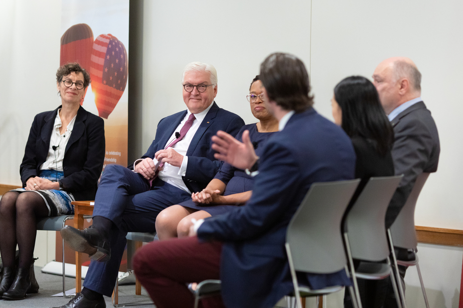 Dr. Frank-Walter Steinmeier and the panelists at Harvard